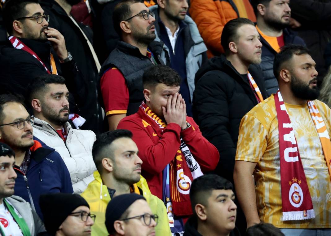 Galatasaray'ın muhteşem geri dönüşünden çok özel resimler: Tribünler şov yaptı 11